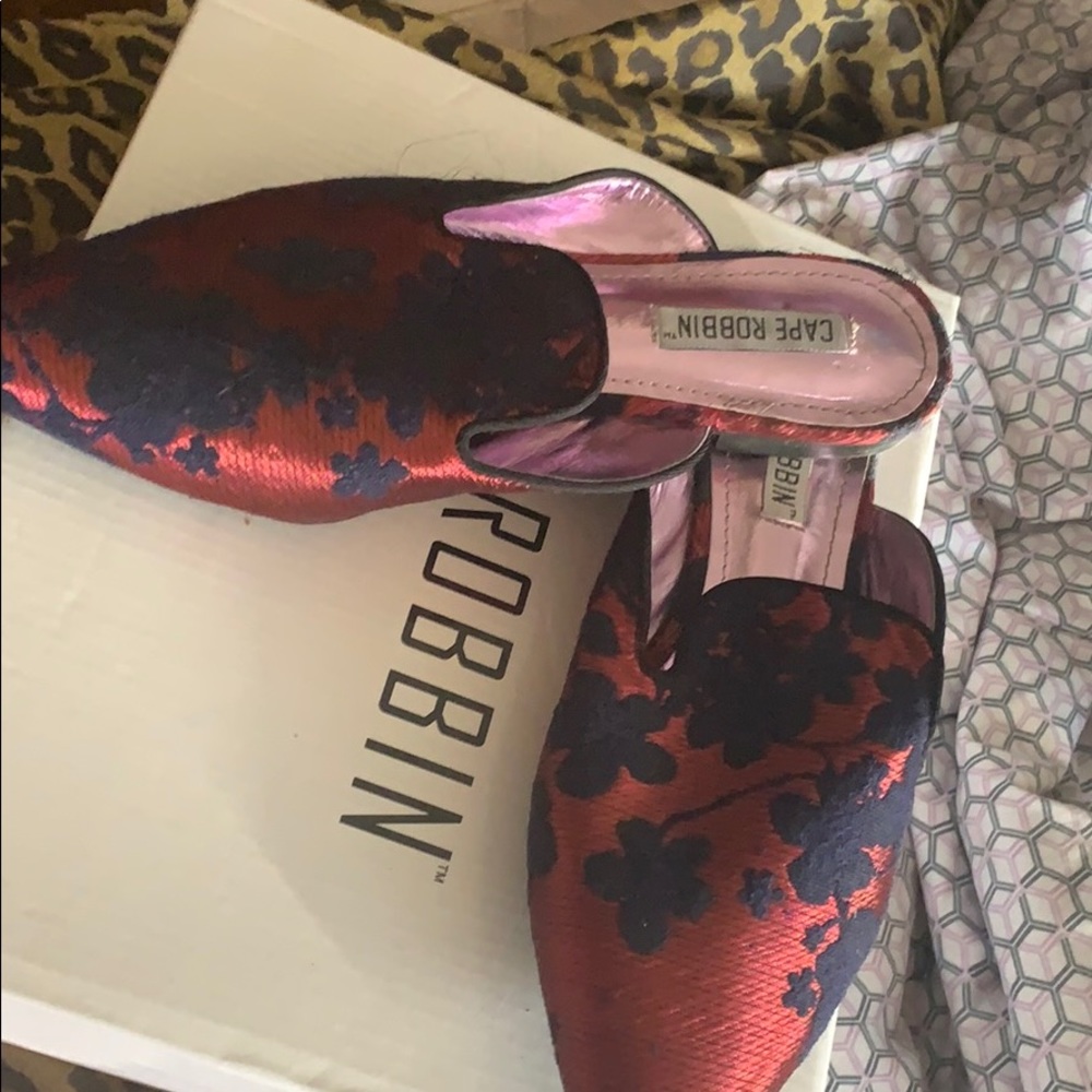 Cape ROBBIN - Picture 2 of 2